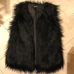 RUE 21 NEVER WORN feaux fur Vest!!!